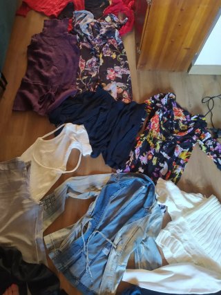 2 Bolsas de 100L de ropa variada.