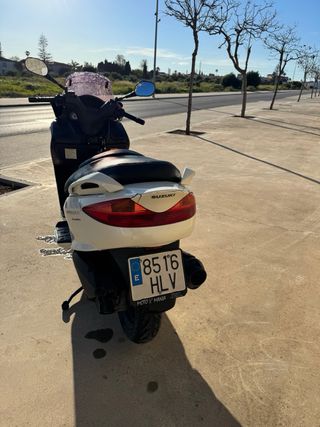 Suzuki Burgman 200 Executive Blanca