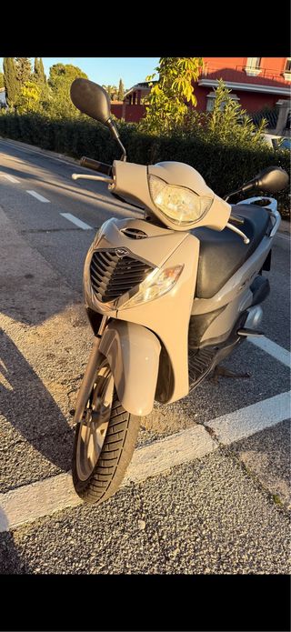 Honda SH 150 Beige Scooter Automática