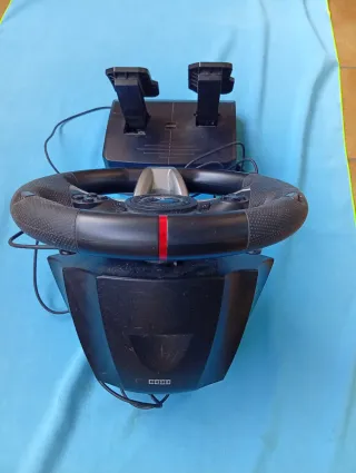 Volante Hori PS4 con Pedales