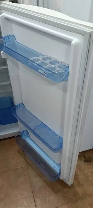 Nevera Kommer FD 250A 144x54 cm