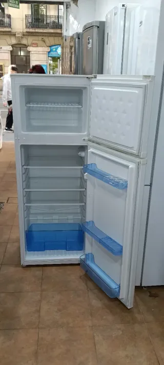 Nevera Kommer FD 250A 144x54 cm