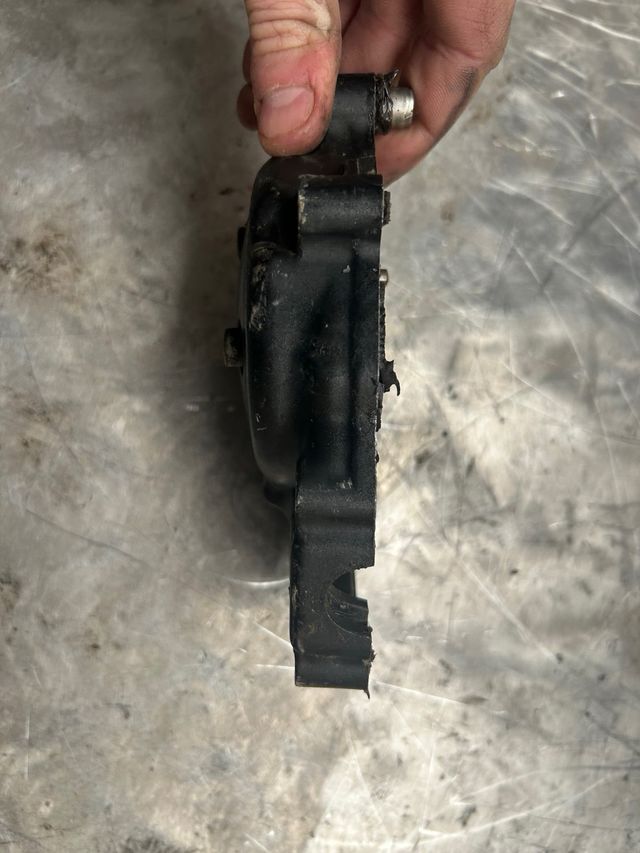 Tapa Bomba Aceite Yamaha R1 04-06