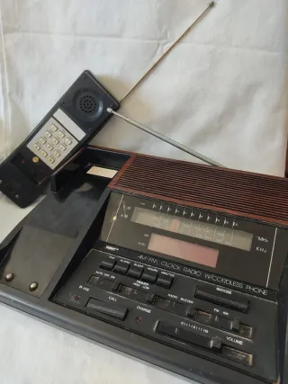 Radio Reloj Despertador con Teléfono Inalámbrico