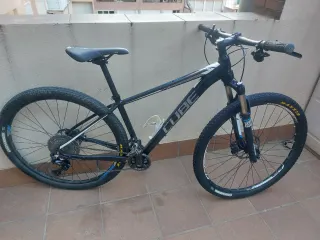 Bicicleta BTT Cube