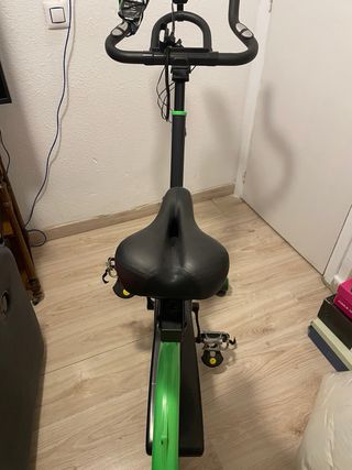 Bicicleta Estática Verde y Negra