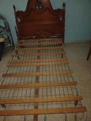2 camas de 90 centímetros de madera cabeceros