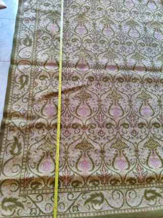 Alfombra decorativa verde y rosa