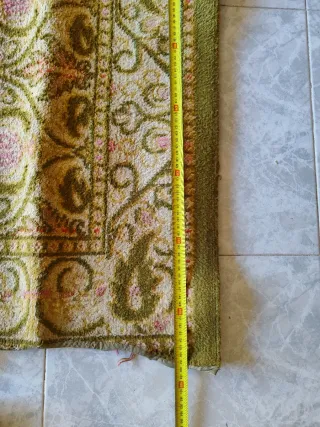 Alfombra decorativa verde y rosa