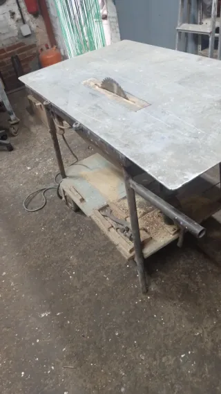 Sierra de mesa para obra. 380v