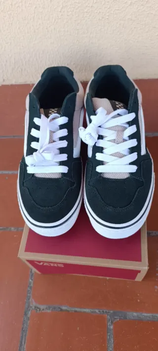 Zapatillas Vans verdes y Beige