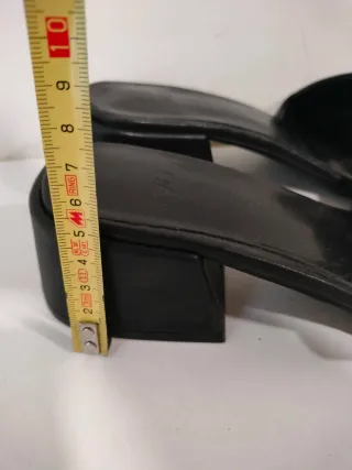 Sandalias negras de tacón ancho