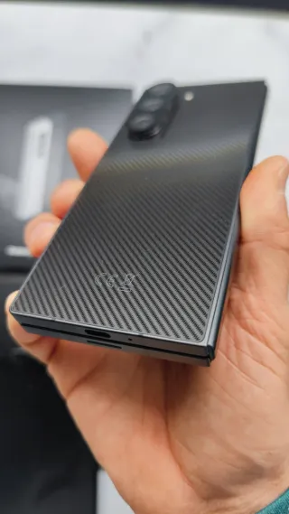Samsung Galaxy Z Fold 6 Carbono exclusivo