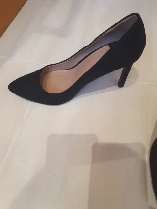 Zapatos tacón ante negro Stradivarius