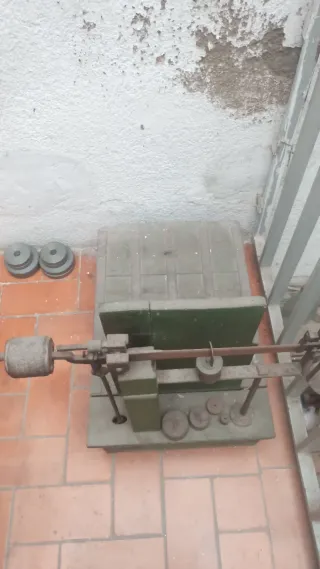 Báscula antigua de madera