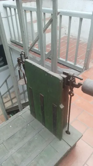 Báscula antigua de madera