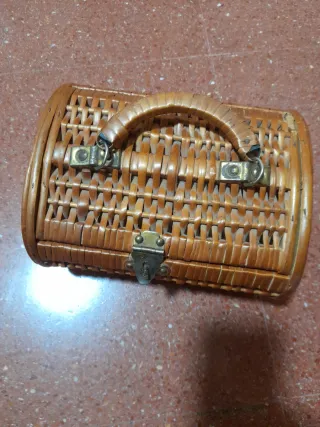 Bolso o joyero de mimbre vintage