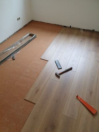 Instalación de Suelos Laminados o Vinilicos.