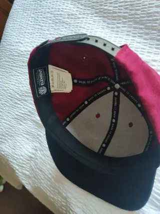 Gorra Element Negra y Roja