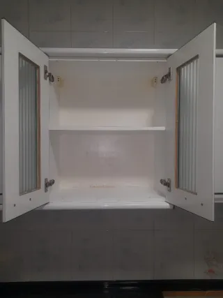 Cocina modular blanca y negra