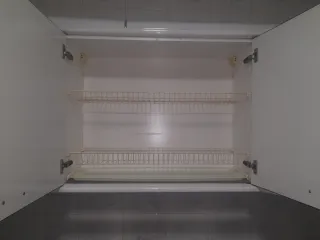 Cocina modular blanca y negra