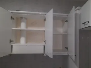 Cocina modular blanca y negra