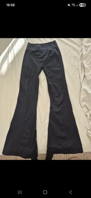 Pantalones acampanados glúteo fruncido Talla L