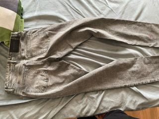Pantalón vaquero gris Pull and Bear