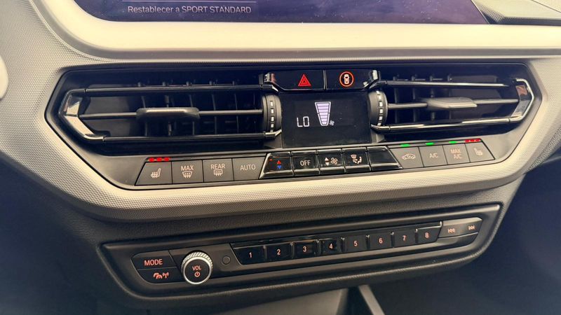 BMW Serie 1 2020, foto 17