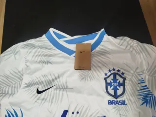Camiseta Brasil x STWD Nike sin estrenar