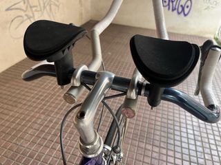 Bicicleta da cronometro Razesa del team Seguros Amaya