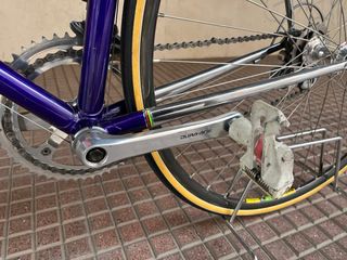 Bicicleta da cronometro Razesa del team Seguros Amaya