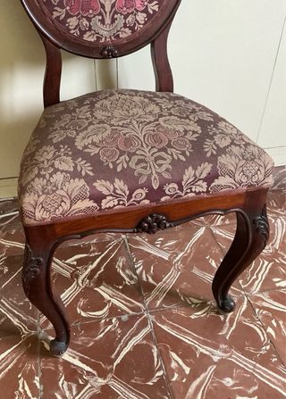 Silla de madera tapizada