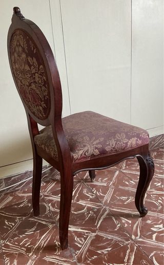 Silla de madera tapizada