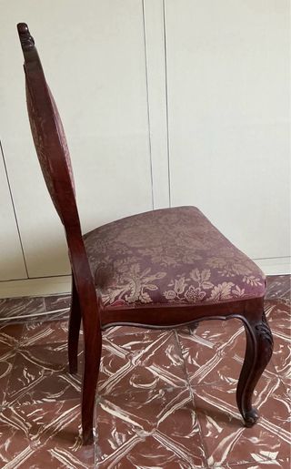 Silla de madera tapizada