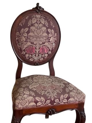 Silla de madera tapizada