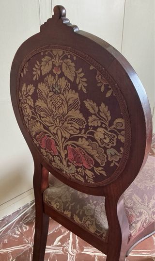 Silla de madera tapizada