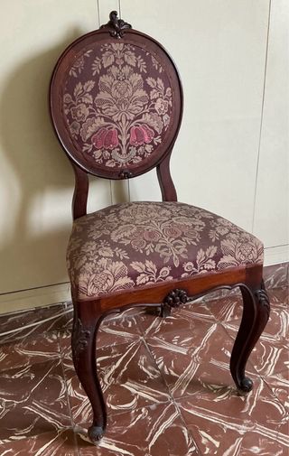 Silla de madera tapizada