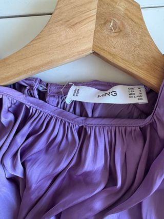 Vestido morado satinado con cinturón