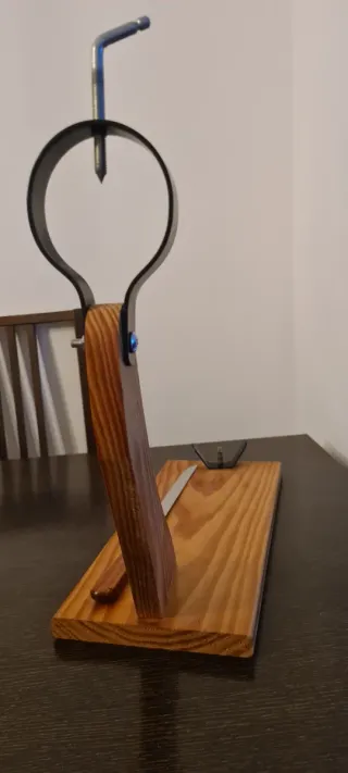 Jamonero con cuchillo casi nuevo