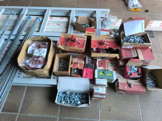 Accesorios HILTI y tornillos de sujeción para horm