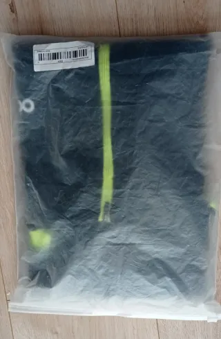 Sudadera unisex negra con cremallera