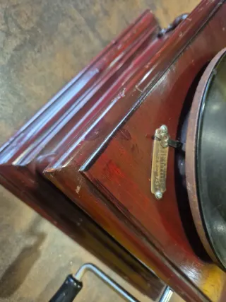 Gramófono antiguo madera
