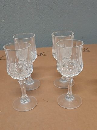 Juego de 4 copas de cristal tallado