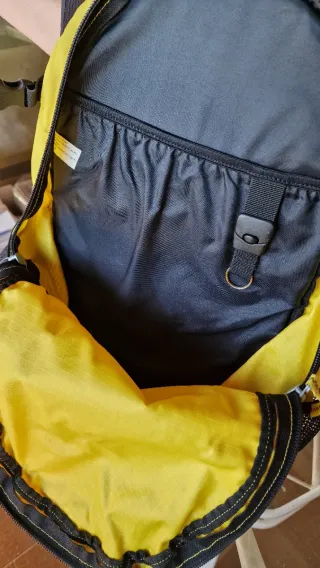Mochila Salomon X-Hiking Negra y Amarilla