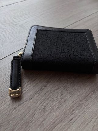 Cartera DKNY Negra Compacta Cremallera
