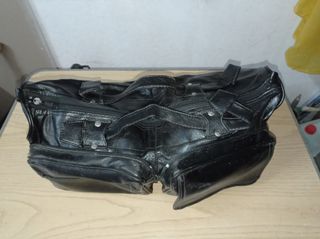 Neceser antiguo de cuero negro