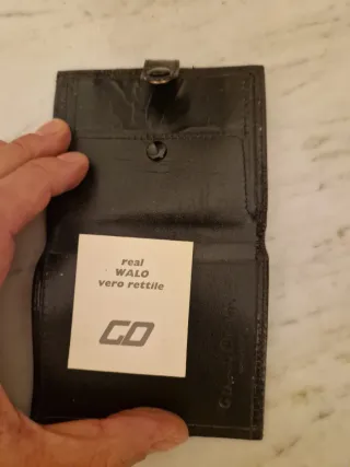 Portafoglio nero effetto pitone