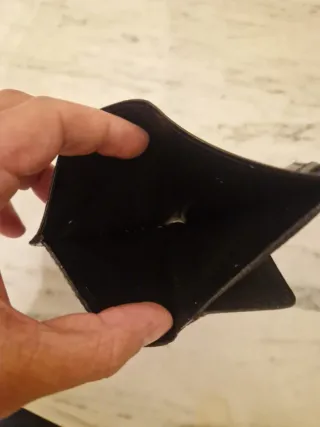 Portafoglio nero effetto pitone