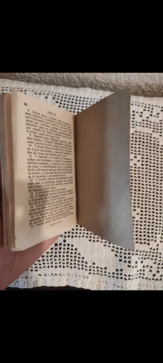 Libro biblico antiguo,de casi 100 años
